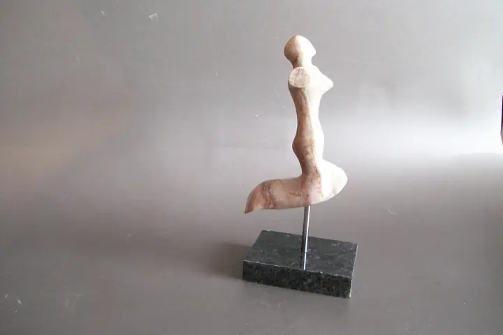Goddess, stone sculpture by Mel Derzaph